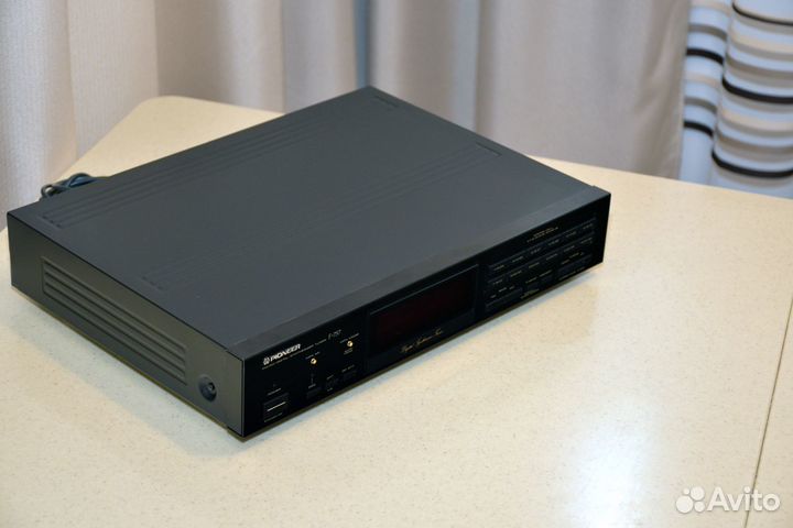 Тюнер Pioneer F-757
