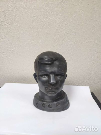 Бюст Гагарин