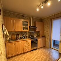 2-к. квартира, 58 м², 4/10 эт.