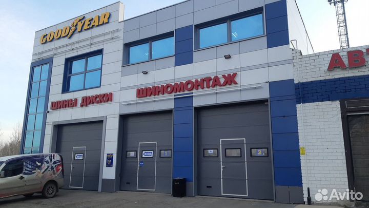 Секционные ворота Алютех ProTrend с калиткой