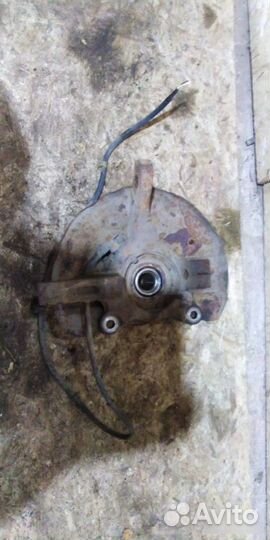 Ступица передняя левая Mitsubishi Lancer седан 1.6