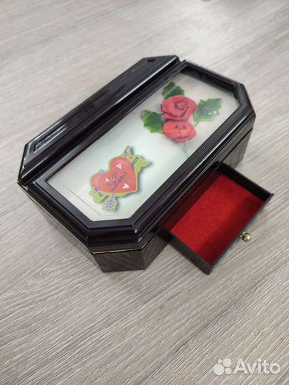 Шкатулка музыкальная