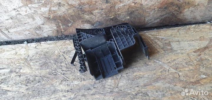 Корпус блока предохранителей Volkswagen Golf V 20