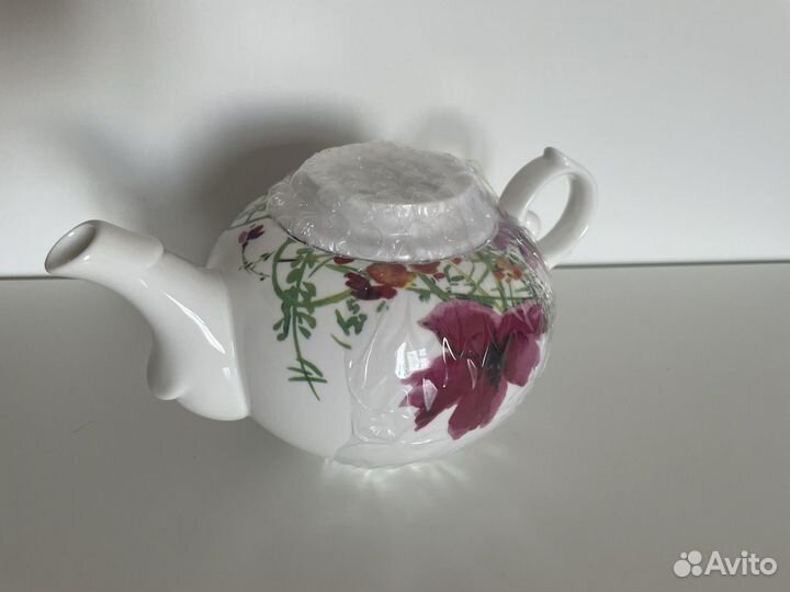 Фарфоровый чайник