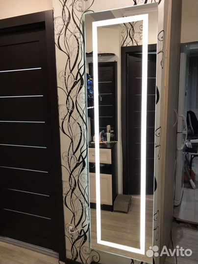 Гримерное зеркало с подсветкой