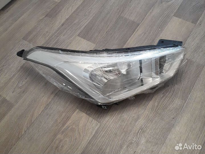 Фара правая Hyundai Creta 1 92102-C9000