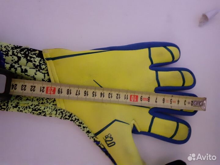 Вратарские перчатки adidas