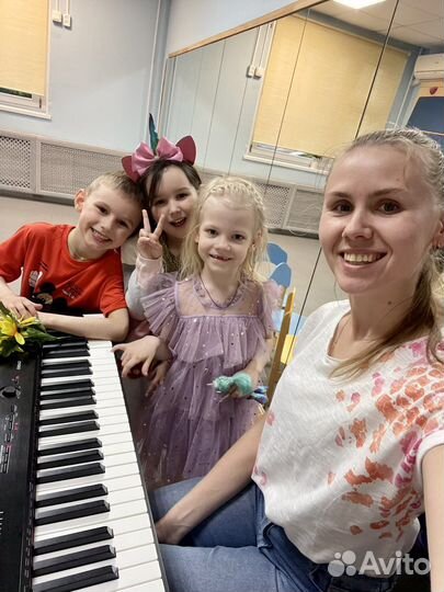 Педагог по вокалу, музыке, фортепиано