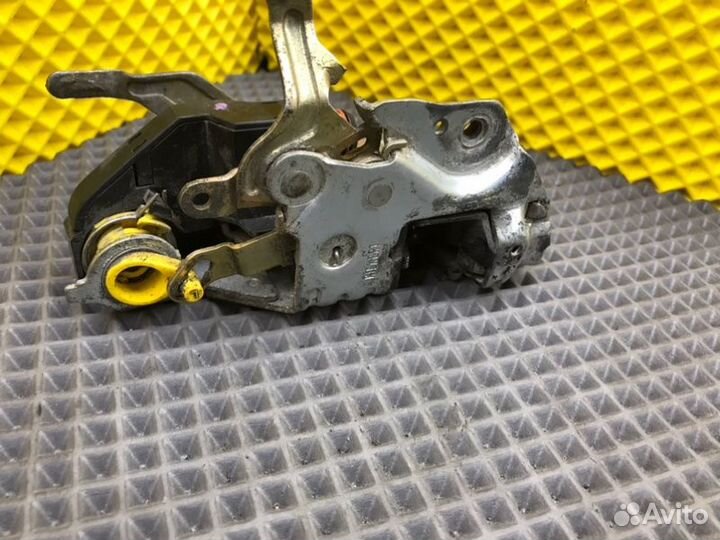 Замок двери передний левый Mercedes-Benz E-Class