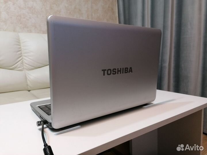 Ноутбук Toshiba на Core i3 для работы и учёбы