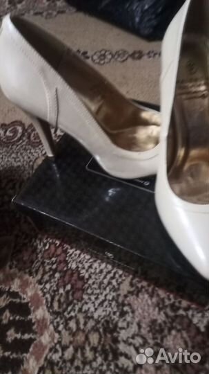 Туфли женские 38 размер новые, цвет беж