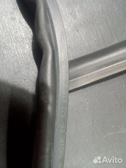 Уплотнитель капота Bmw 5 F11 N52B25AF 2010