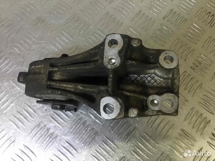 Кронштейн полуоси Ситроен Берлинго 9644772380 9h02