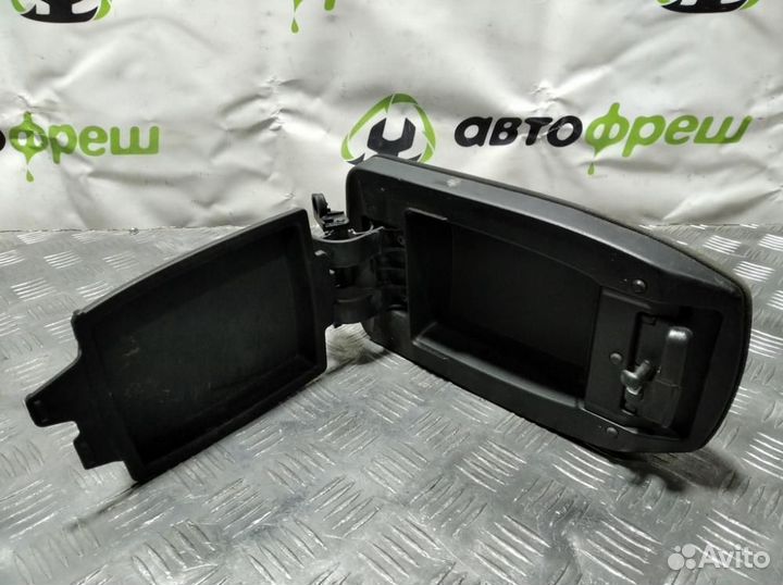 Подлокотник Toyota Corolla e180