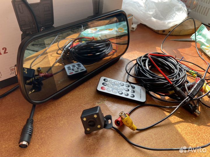 Зереало заднего вида с монитором и камерой
