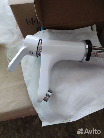 Смеситель над мойкой