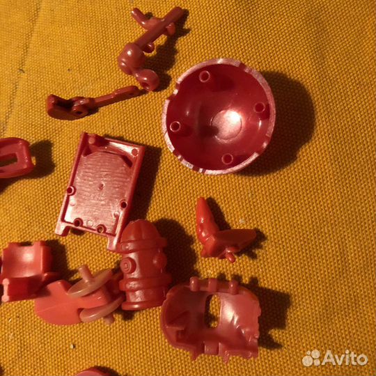 Лом кусочки от фигурок киндер сюрприз