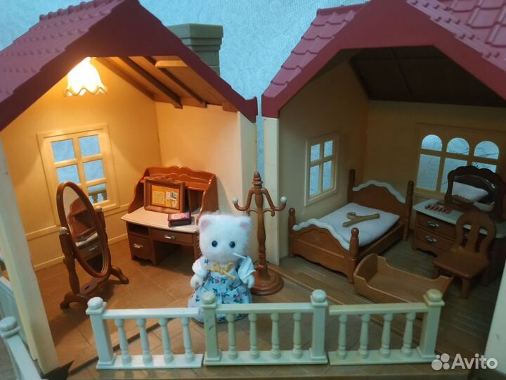 Sylvanian families домик со светом и мебелью