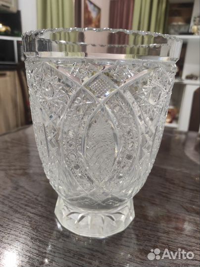 Хрустальная ваза