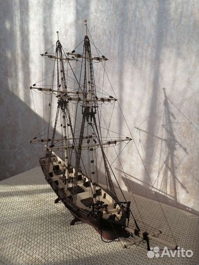 Модель парусного корабля