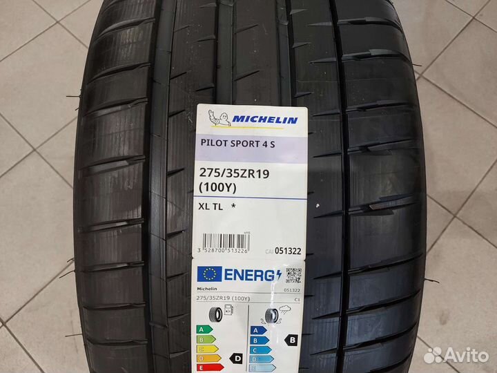 Michelin Pilot Sport 4 S 285/30 R20 и 275/35 R19