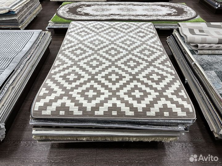 Ковер новый 1.6х2.3