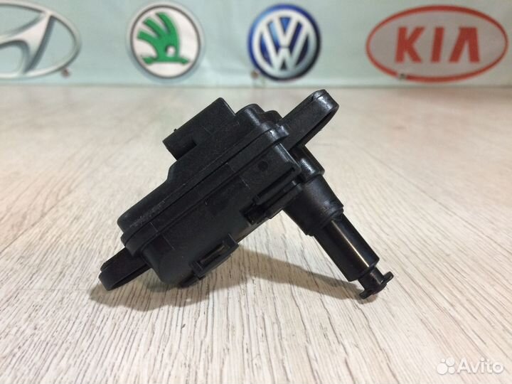 Замок лючка бензобака Поло 6 Пассат Б8 Рапид