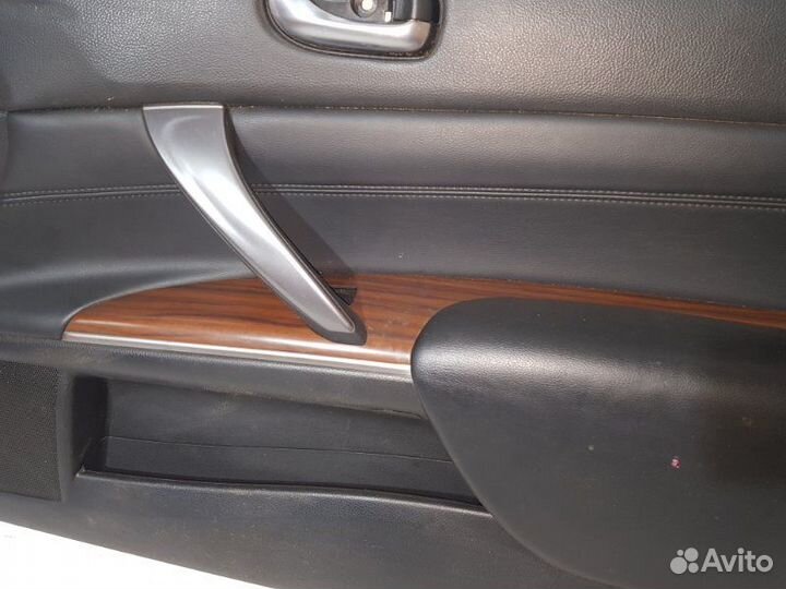 Обшивка двери передняя правая Nissan Teana J32