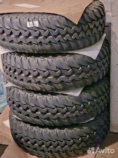 Bridgestone Dueler M/T 235/75 R15 104Q