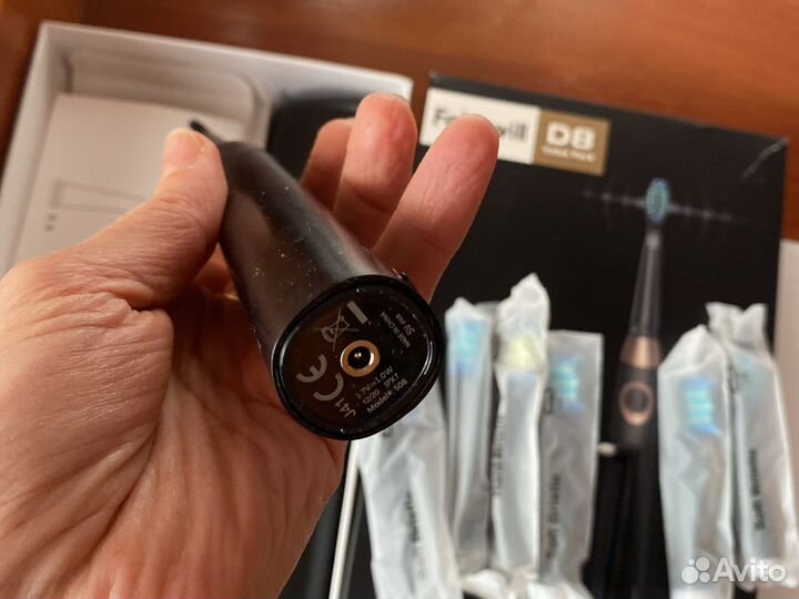 Электрическая зубная щетка