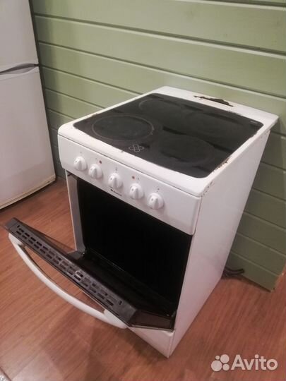 Электрическая плита с духовкой