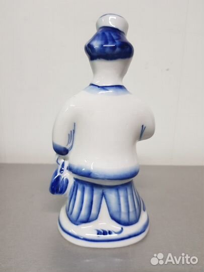 Статуэтка фарфоровая 