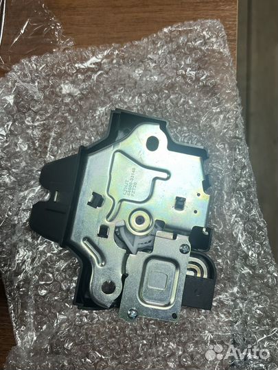 Замок багажника оригинал на Камри 40,55,70,75