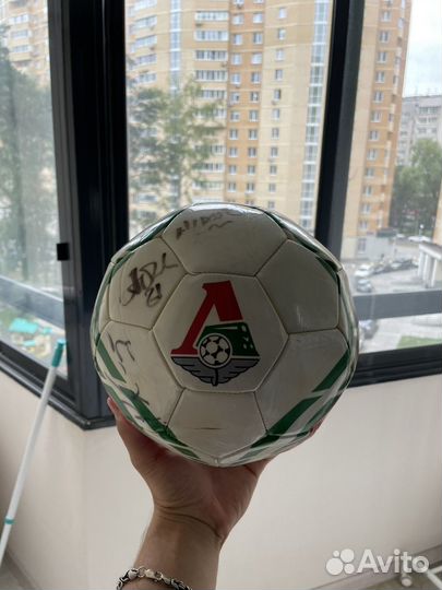 Футбольный мяч с росписью игроков Локомотива