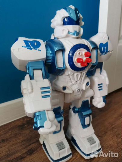 Робот на пульте