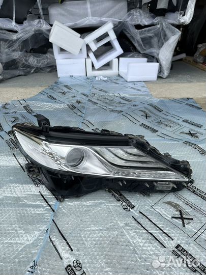 Фара правая оригинал тойота камри 70