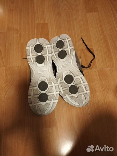 Кроссовки б/у размер 40