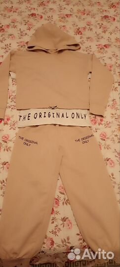 Спортивный костюм на девочку 128-134