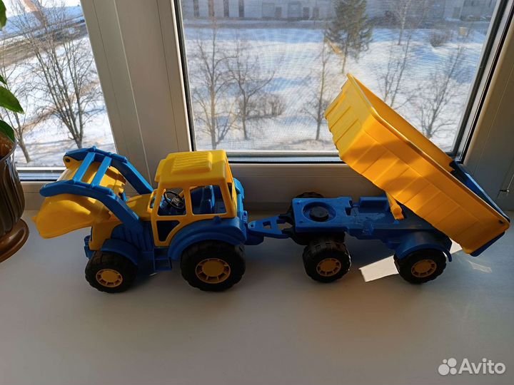 Трактор с прицепом