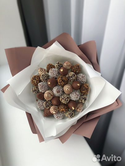 Съедобные букеты из клубники в шоколаде