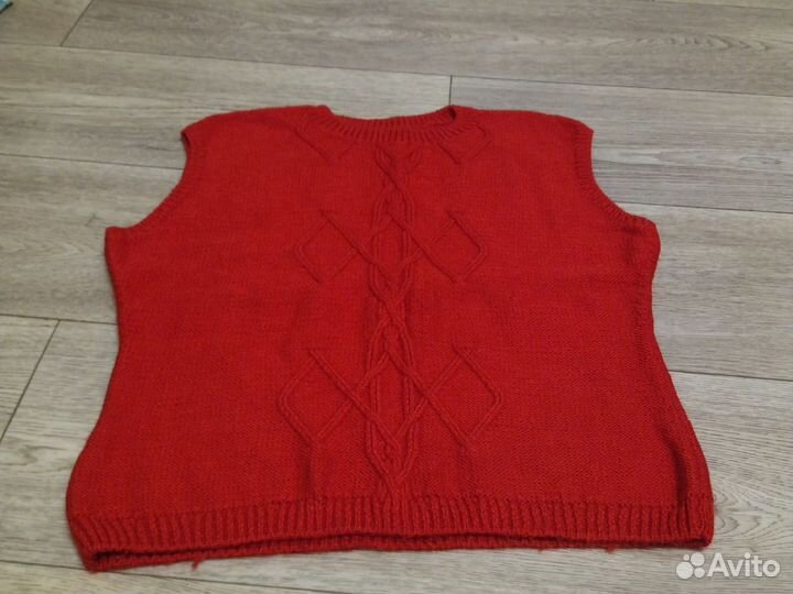 Жилетка женская вязаная