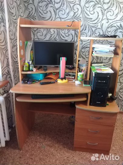 Компьютерный стол