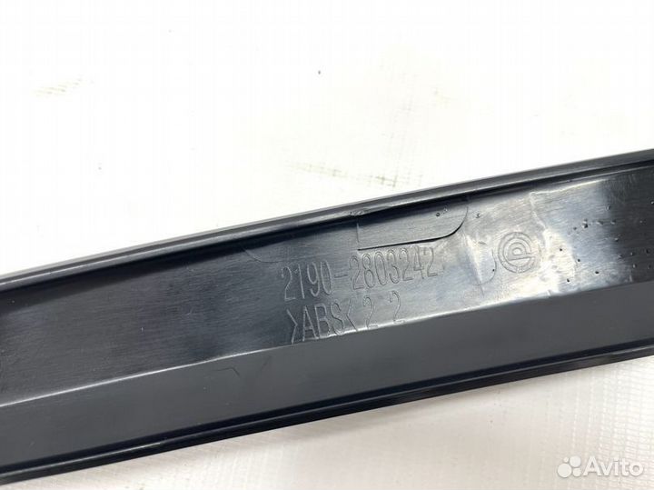 Сабля на решетку радиатора Гранта