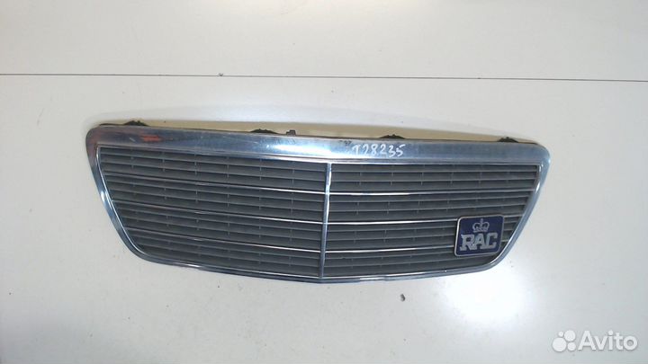 Решетка радиатора Mercedes E W210, 2001