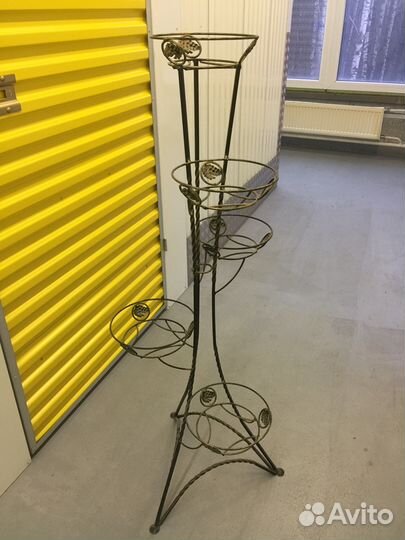 Подставка под цветы, кованная
