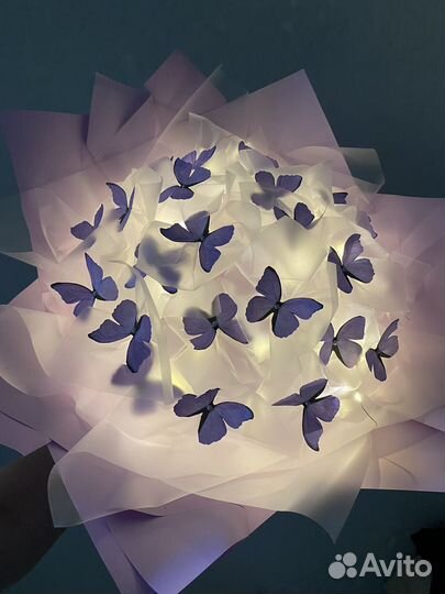 Букет из бабочек с гирляндой