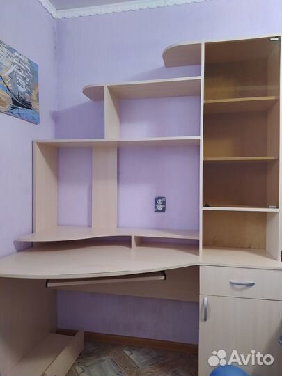 Письменный стол с полками