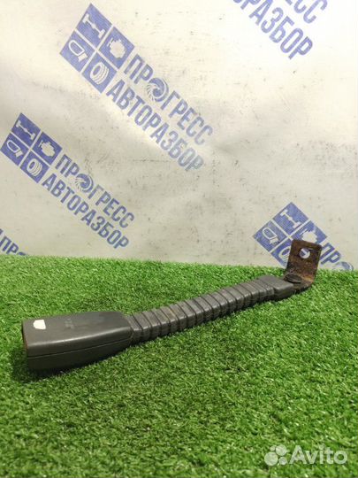 Ответная часть ремня безопасности передняя правая