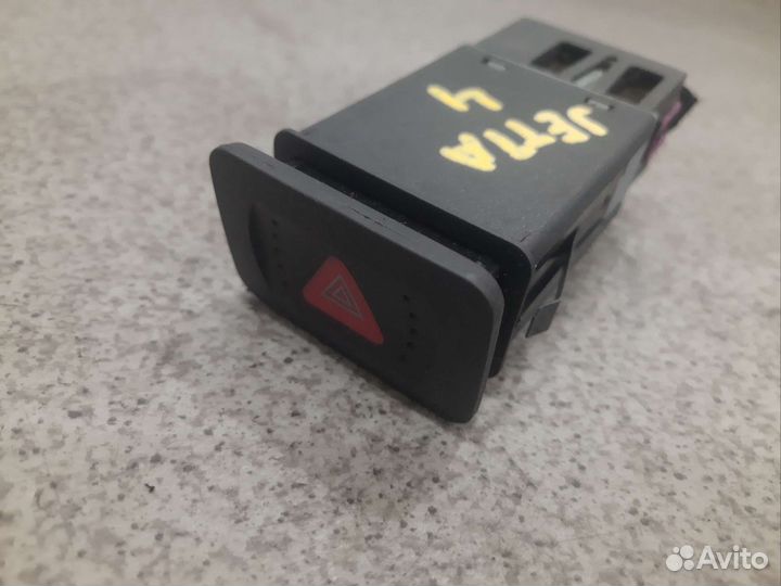 Кнопка аварийной сигнализации Golf 4 Bora