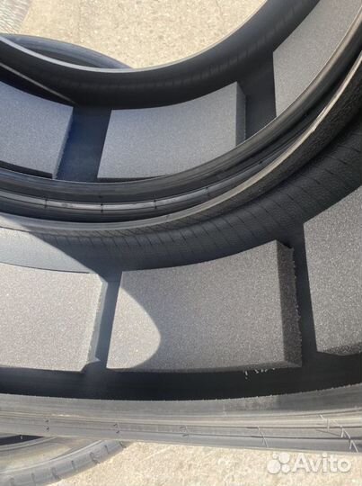 Pirelli P Zero PZ4 285/30 R21 100Y